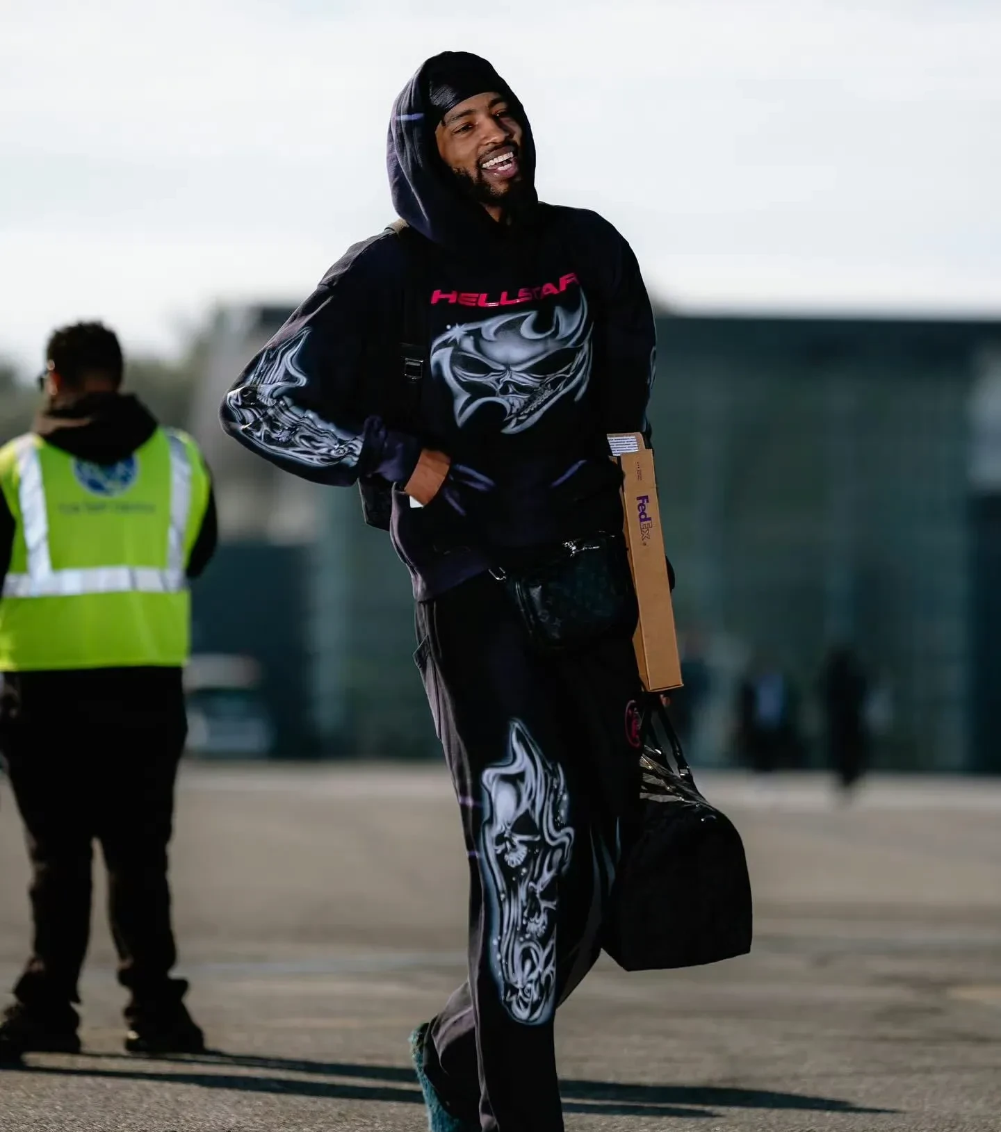 点亮图标-集结日体能课后，密尔沃基雄鹿防线松动备战法国杯，更衣室稳定，轮换策略成焦点的简单介绍