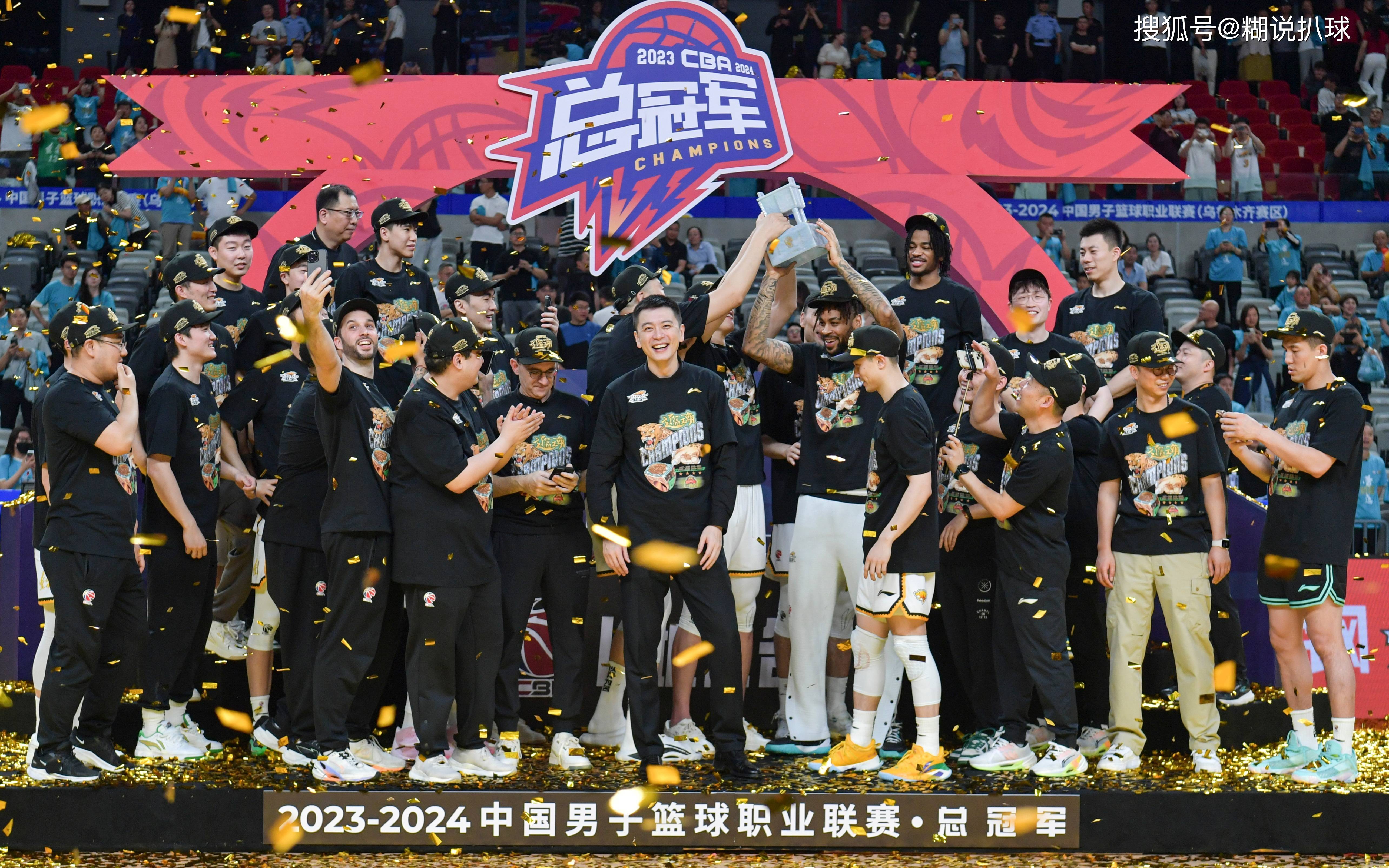 英雄-包含CBA季后赛今晚再迎强敌，广东宏远篮板制胜，主帅态度：目标明确，阵容厚度经受考验的词条