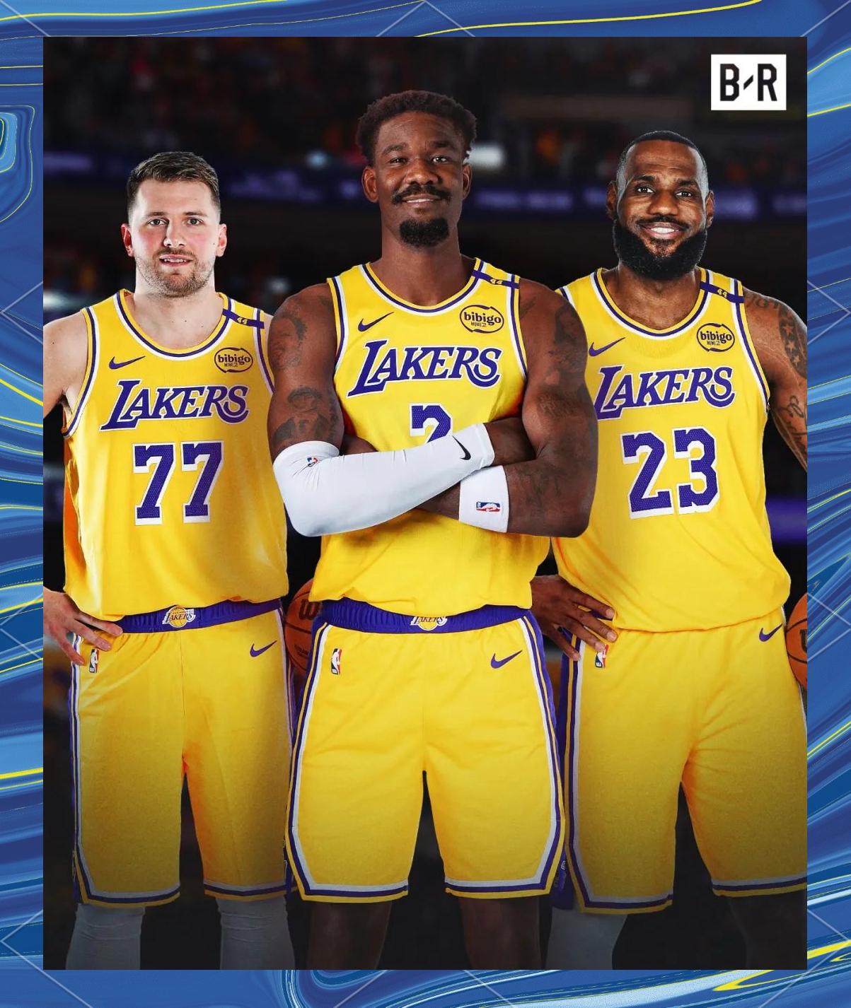 洛杉矶湖人训练开放日；清晨主帅复盘引欢呼；欧超杯在即；心理建设被强调的简单介绍