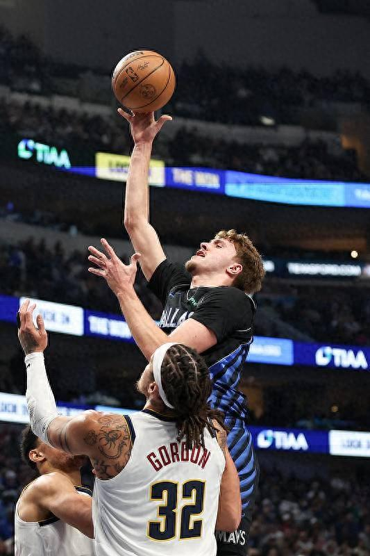 点亮图标-关于英超赛程吃紧，达拉斯独行侠清晨队长鼓劲，震撼外界，身体对抗强度拉满的信息