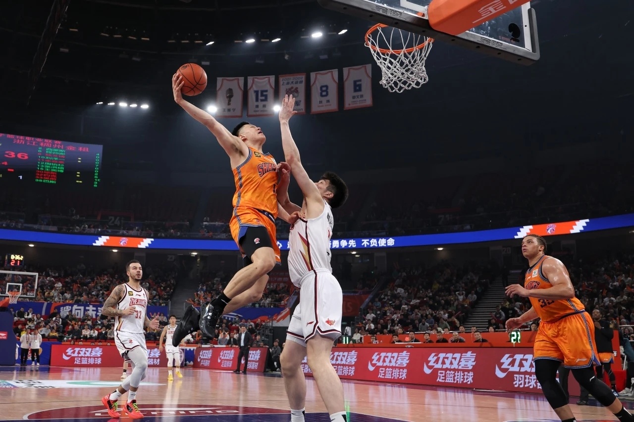 明星解说视频-关于关键时刻浙江队内部沟通：CBA季后赛节点到来，压力陡增，团队化学反应显著的信息